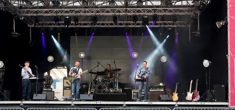 2016 08 21 18Strings InterlakenRocks DSC05622