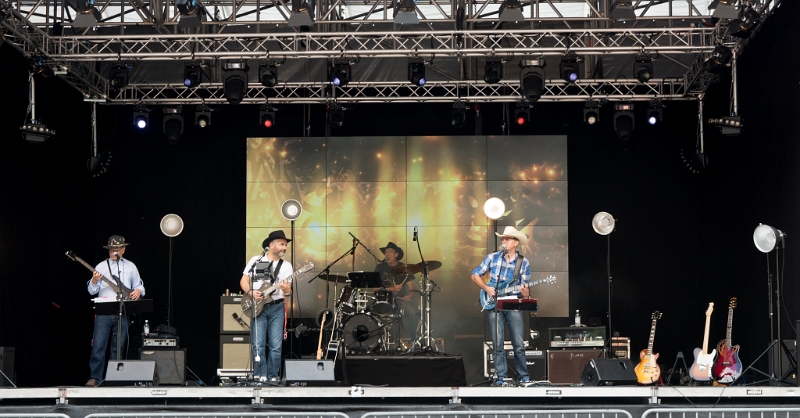 2016 08 21 18Strings InterlakenRocks DSC05624