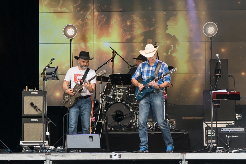 2016 08 21 18Strings InterlakenRocks DSC05625