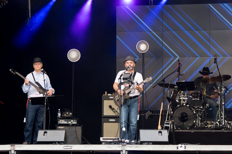 2016 08 21 18Strings InterlakenRocks DSC05629