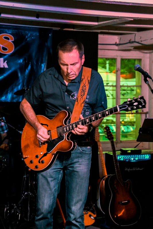 032 18Strings-20170602-Baronessa-9160