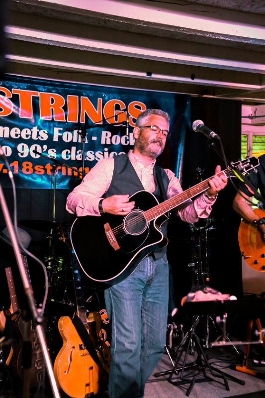 040 18Strings-20170602-Baronessa-9177