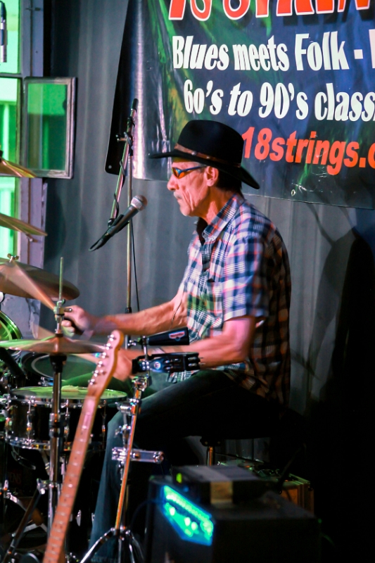 049 18Strings-20170602-Baronessa-9197