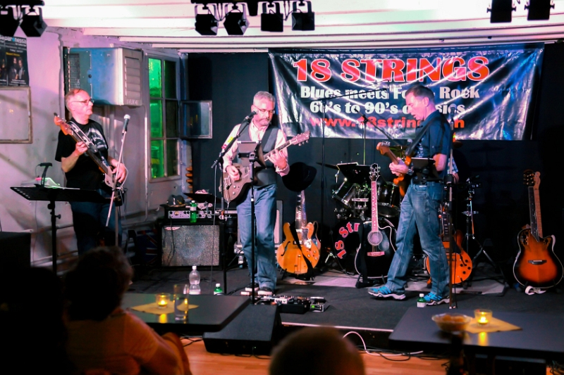 061 18Strings-20170602-Baronessa-9223