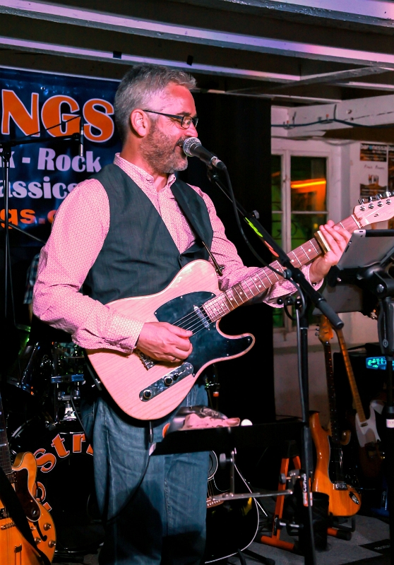 077 18Strings-20170602-Baronessa-9246