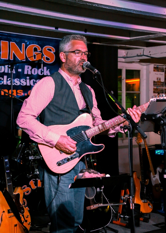 078 18Strings-20170602-Baronessa-9247