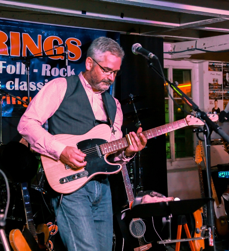 082 18Strings-20170602-Baronessa-9255