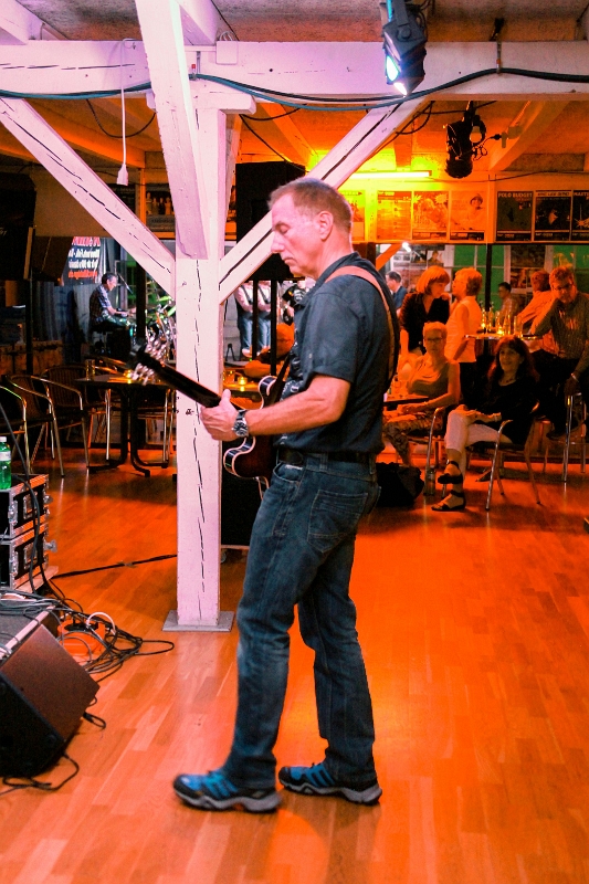 091 18Strings-20170602-Baronessa-9280