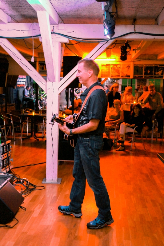 092 18Strings-20170602-Baronessa-9283