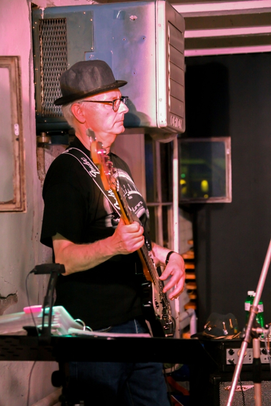 102 18Strings-20170602-Baronessa-9306
